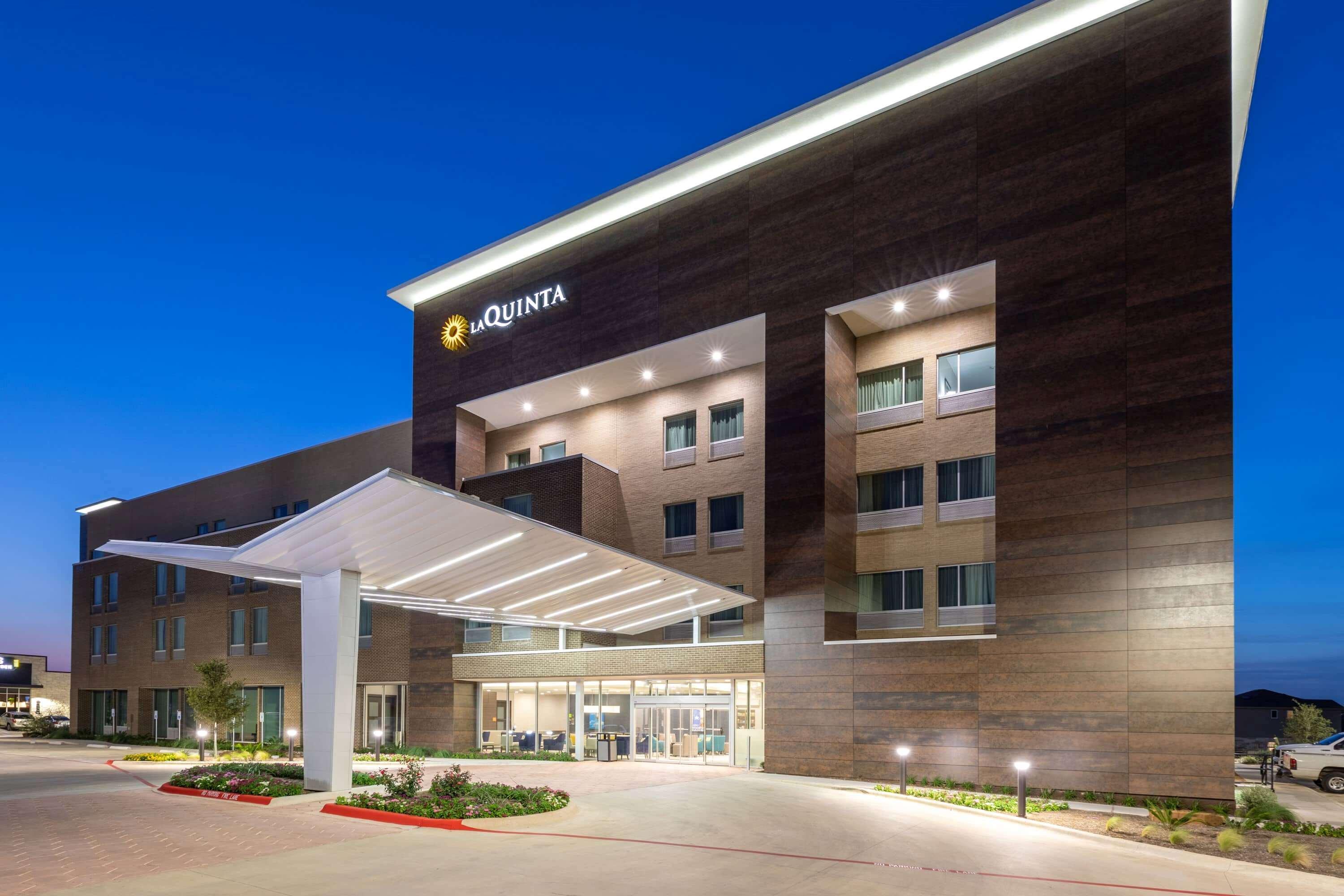 La Quinta Inn & Suites By Wyndham Round Rock Near Kalahari 외부 사진