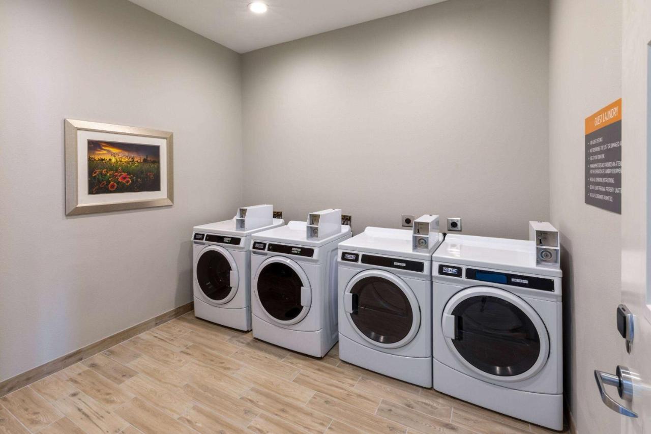La Quinta Inn & Suites By Wyndham Round Rock Near Kalahari 외부 사진